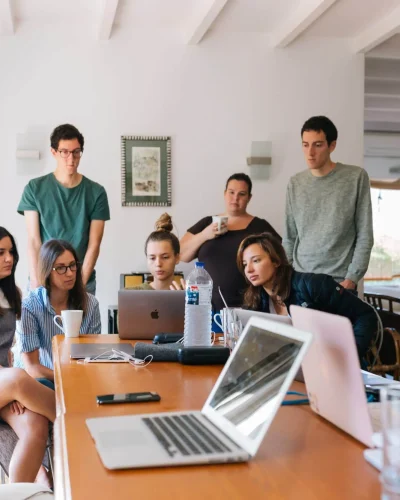 group-of-people-watching-on-laptop-1595385 (1)